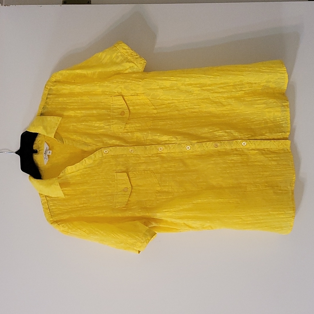 Traditions bright yellow floral button down shirt w short sleeve